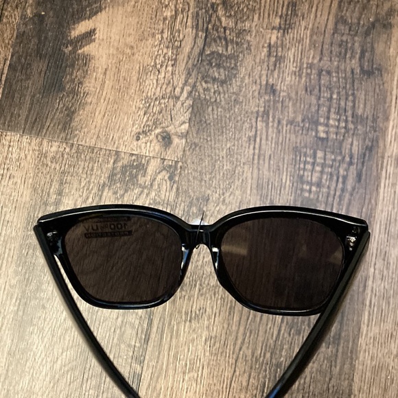 Go-to 100% UV Protection Polycarbonate Black Nostalgia Large Sunglasses - Picture 9 of 11